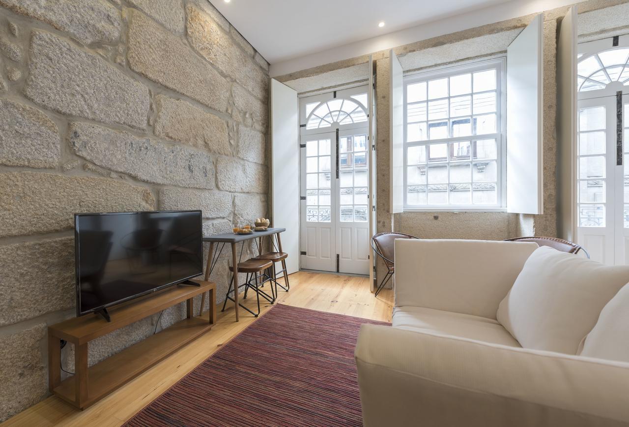 Lovelystay - Rico's - Almada 2º F Apartment *